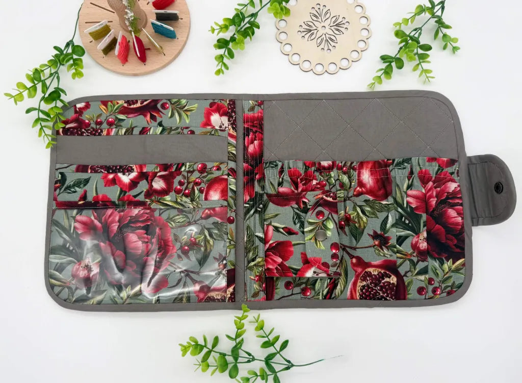 Large Cross Stitch Project Folder – Padded Organiser with Multiple Pockets