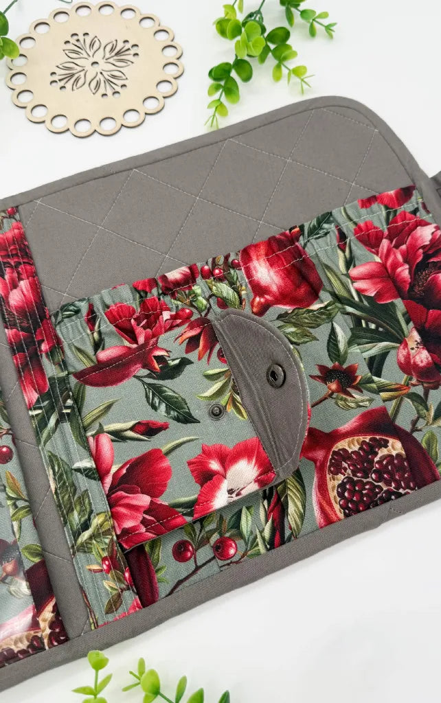 Large Cross Stitch Project Folder – Padded Organiser with Multiple Pockets